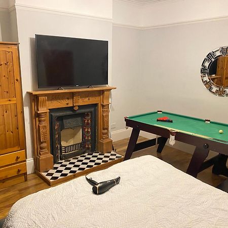 Hometel Digs Hidden Mansion Sleeps 15 Leicester Buitenkant foto