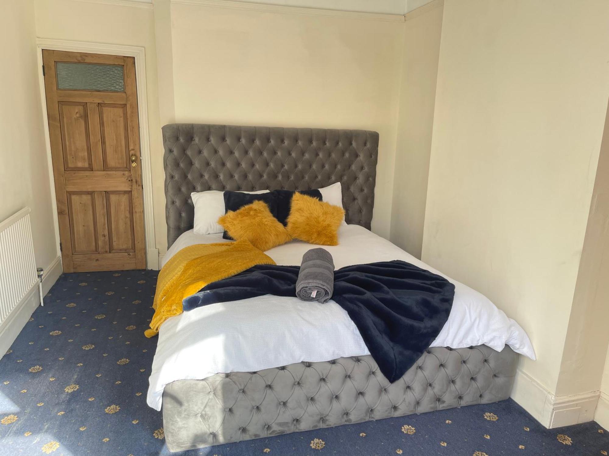 Hometel Digs Hidden Mansion Sleeps 15 Leicester Buitenkant foto